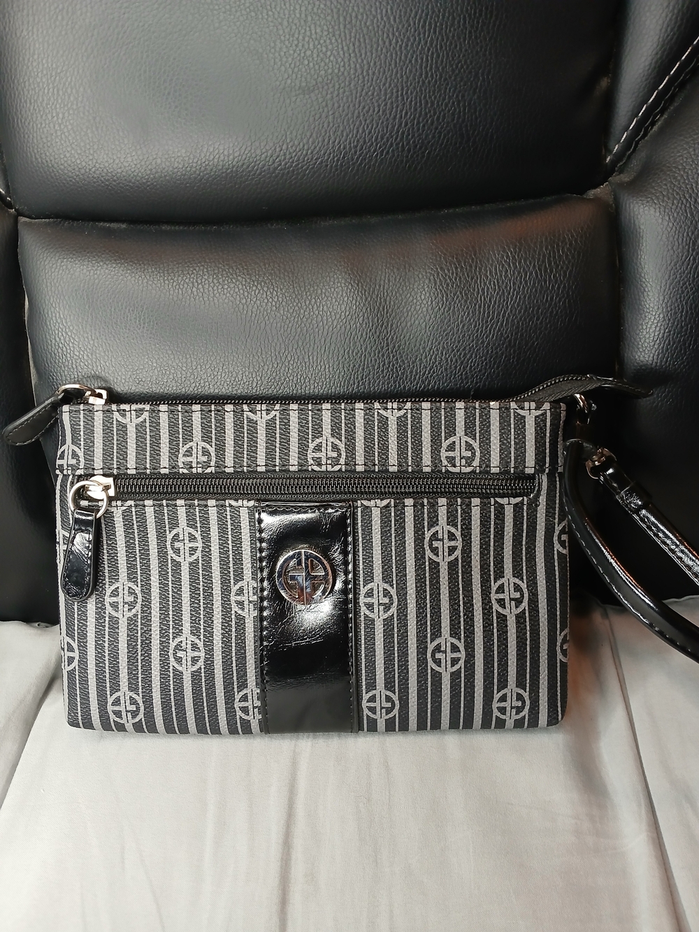 Giani Bernini Black & Grey Wristlet Wallet